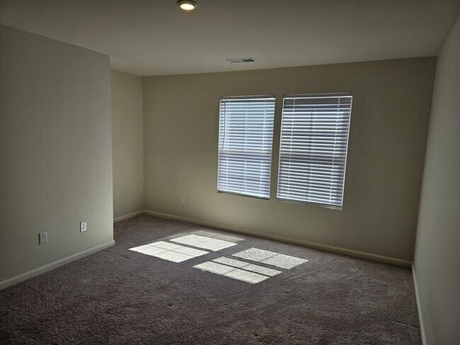 Building Photo - 312 High Peak Pl