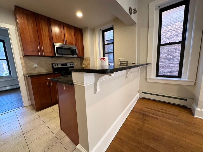 Building Photo - 15 St Germain St