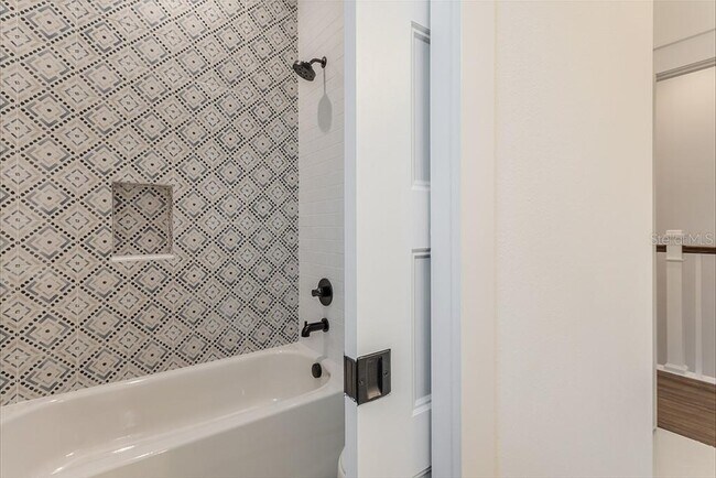 Building Photo - 1408 E Curtis St