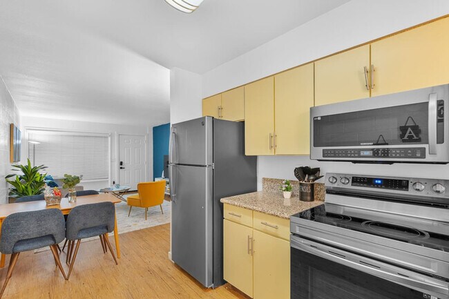 Building Photo - 109 E Broadway Rd