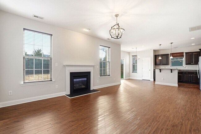 Building Photo - BEAUTIFUL single-Family home with $500 towards first month's rent- 2-Car Garage | Community Pool ...