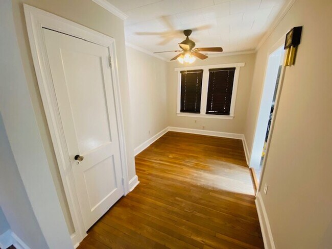 Building Photo - Cozy & Convenient 2 Bed, 1 Bath Home