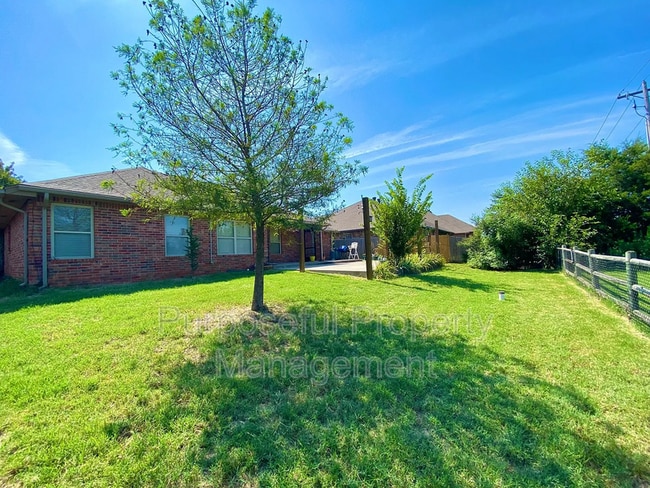 Building Photo - 2409 Austrian Pine Dr