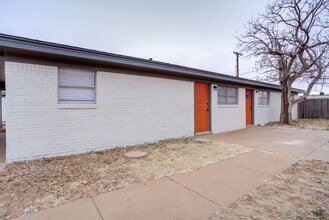 Building Photo - Charming 2-bedroom full of modern updates