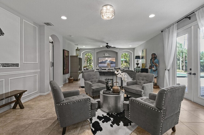 Building Photo - 3251 SW Holly Ln