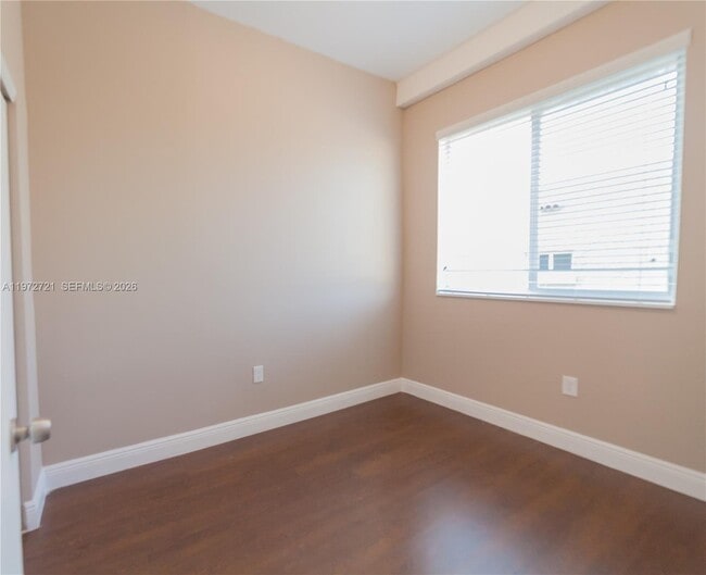 Building Photo - 1469 SW 5th St