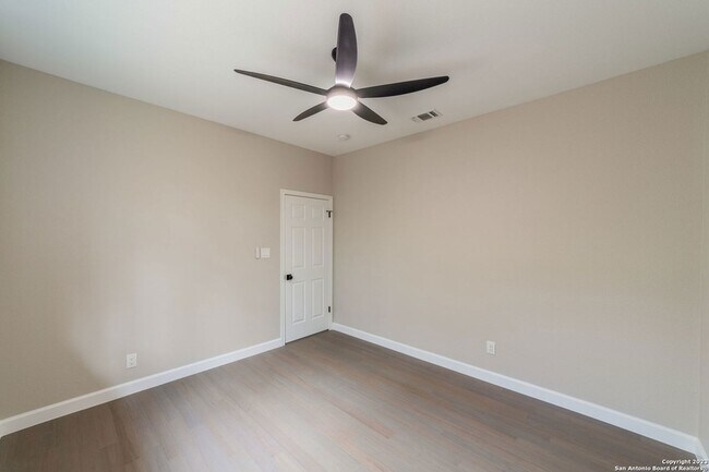 Building Photo - 18605 Elmbrook