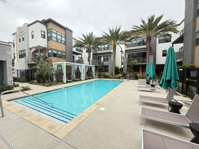Building Photo - 806 S Grable Cir