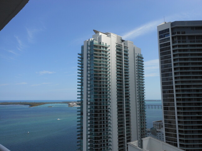 Building Photo - BRICKELL AVENUE WATER VIEW