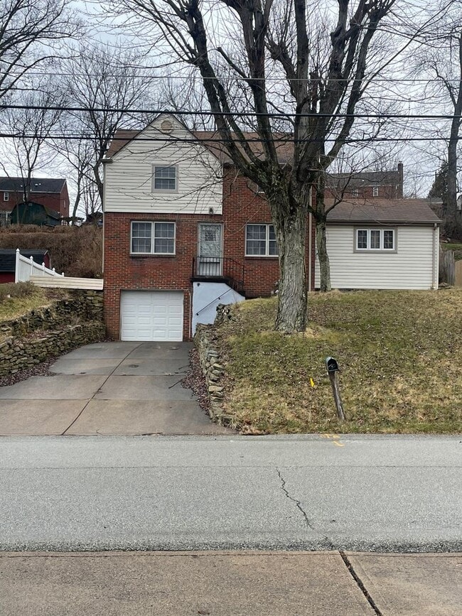 Primary Photo - Available NOW! 4 Bed 2 Full Bath House