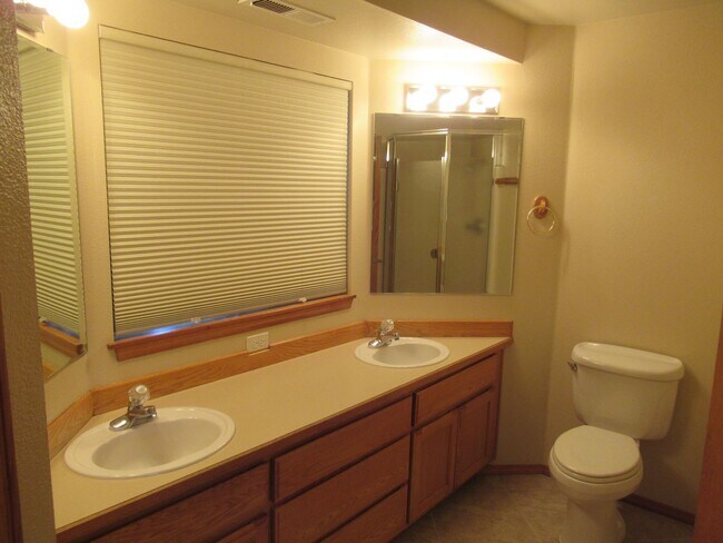 Building Photo - Split Level Two Bedroom Duplex