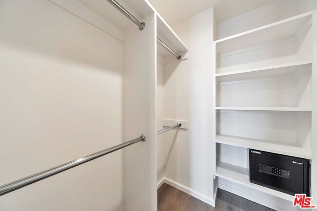 Building Photo - 1824 Redondo Blvd