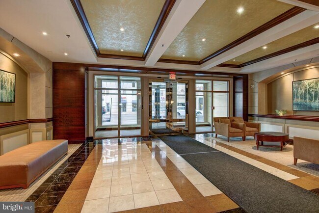 Building Photo - 888 N Quincy St