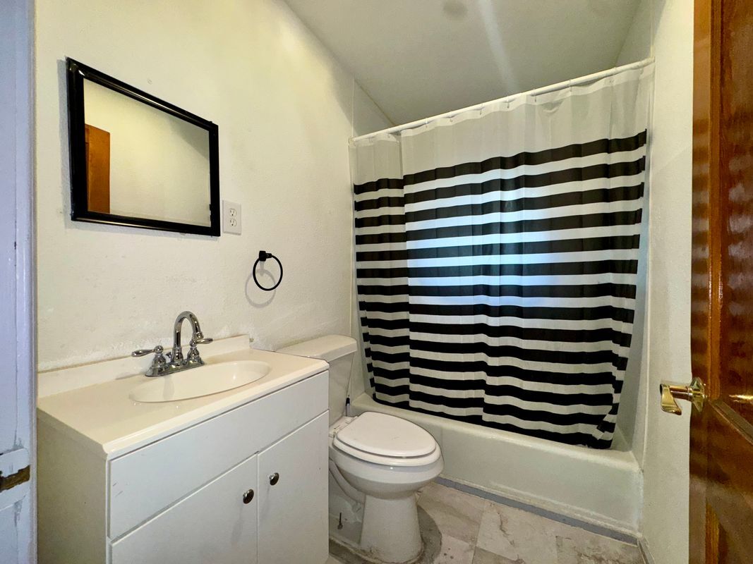 Building Photo - 1601 Redwood Ave