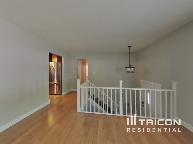 Building Photo - 7924 Oakview Ln