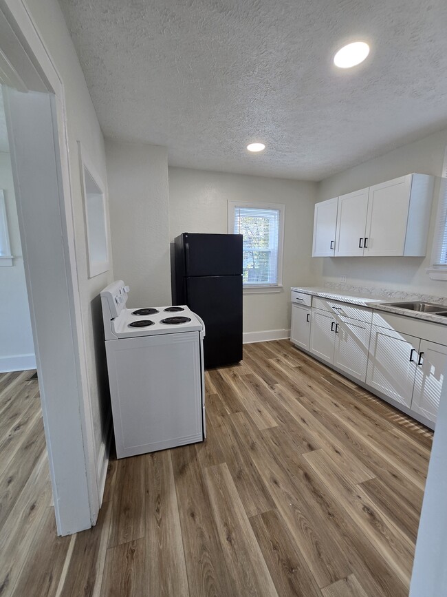 Building Photo - 2108 3rd St SE