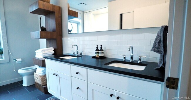 Building Photo - 249 Main St