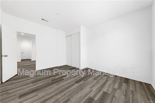 Building Photo - 21122 Saratoga Dr