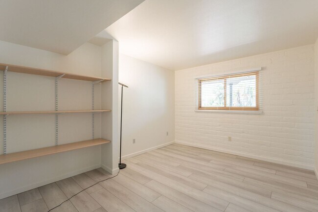 Building Photo - 3615 E Calle Alarcon