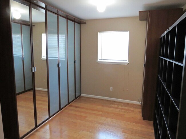 Building Photo - Super-Star Hi Ranch For Rent