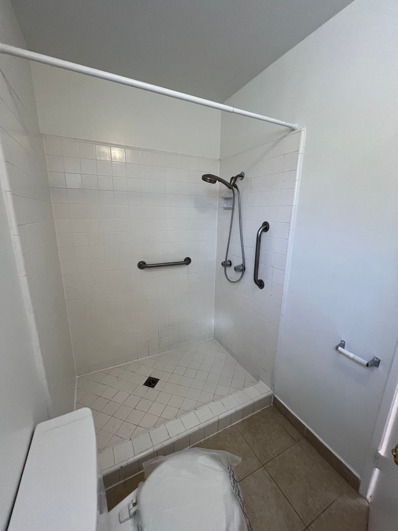 Building Photo - 1065 S Holt Ave