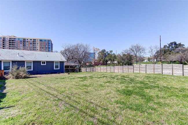 Building Photo - 912 Catalpa St