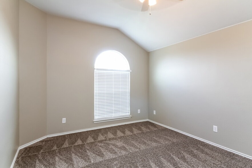 Building Photo - 1204 Seneca Pl