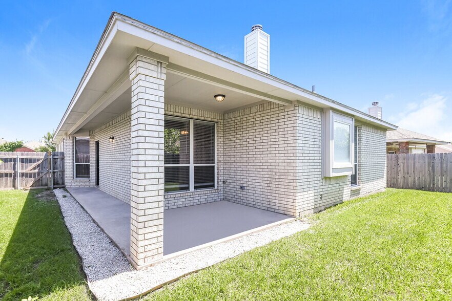 Building Photo - 10505 Big Oak Dr
