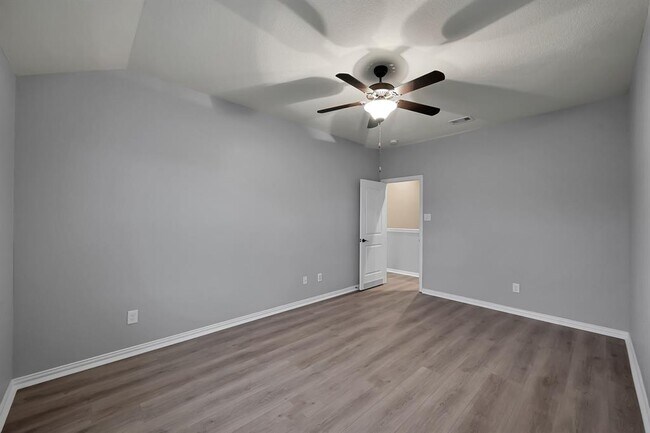 Building Photo - 31719 Dover Oaks Ln