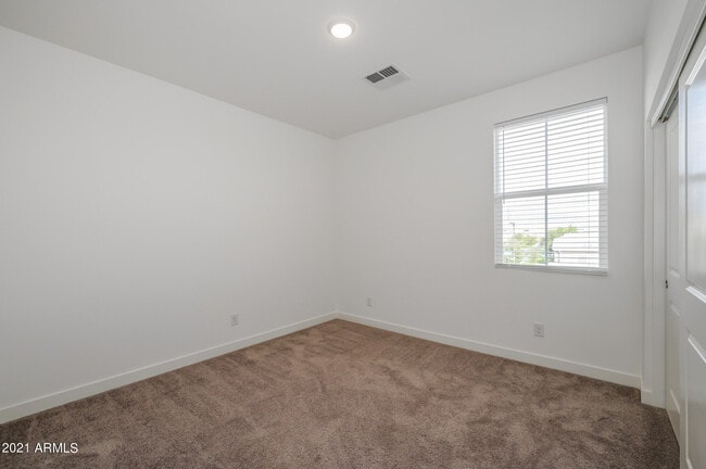 Building Photo - 9517 E Talon Ave