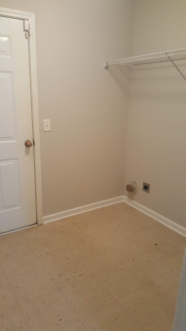 Building Photo - 182 Cherry Laural Lane