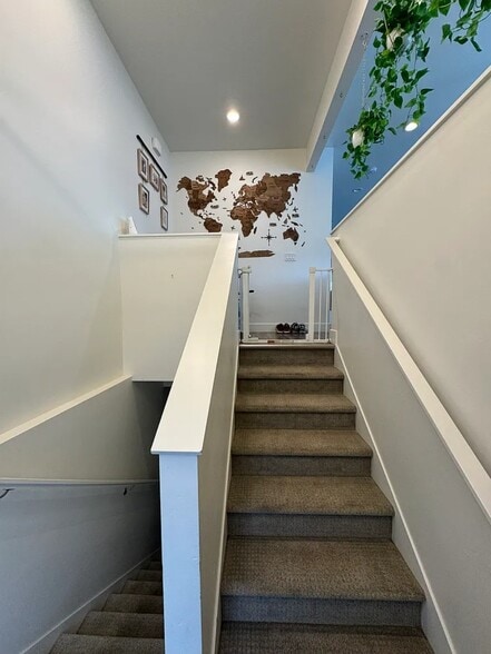 Building Photo - 1553 E Talo Ct