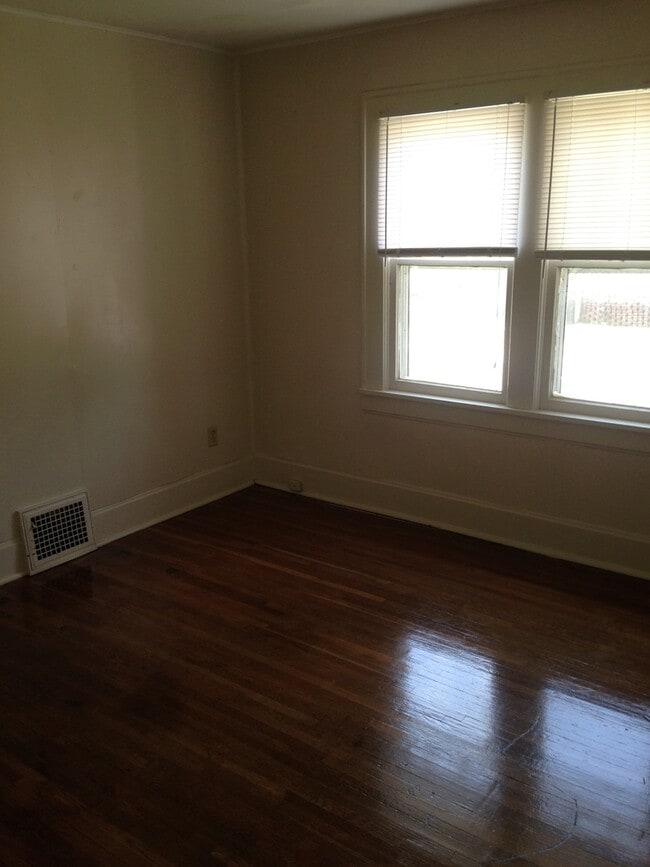 Building Photo - 4/BR House Steps Away From MSU Campus!