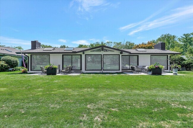 Building Photo - 102 Greencroft Dr