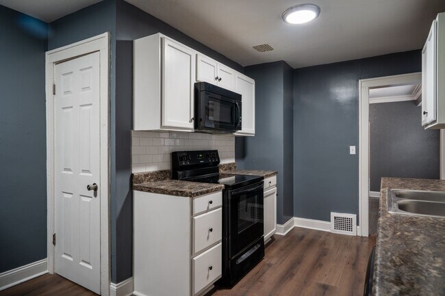 Building Photo - 2bd/1ba Bungalow!!