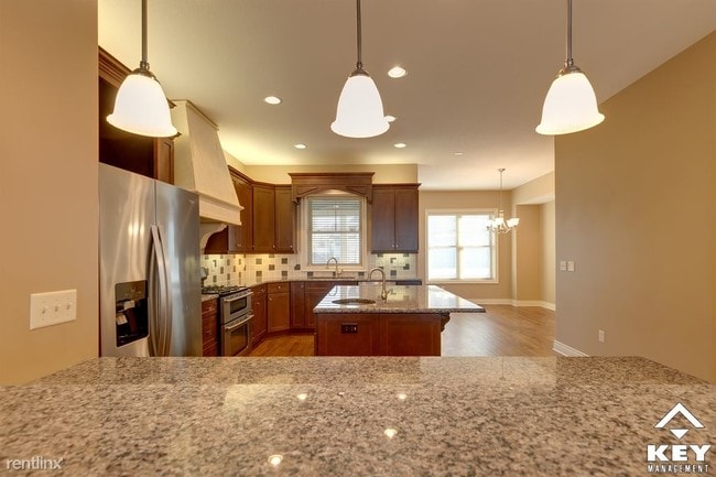 Building Photo - 2 br, 3.5 bath Townhome - 136 N Rutan St