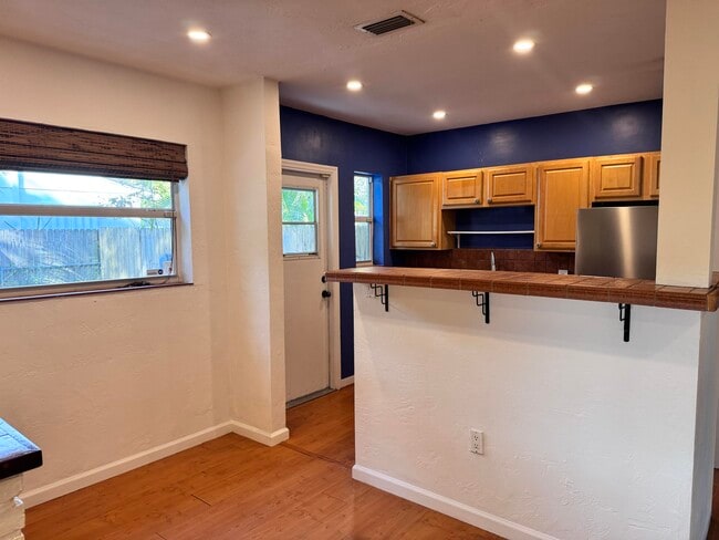 Building Photo - 3012 Glenwood Rd