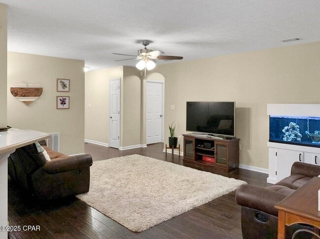 Building Photo - 6416 Wildwood Ct