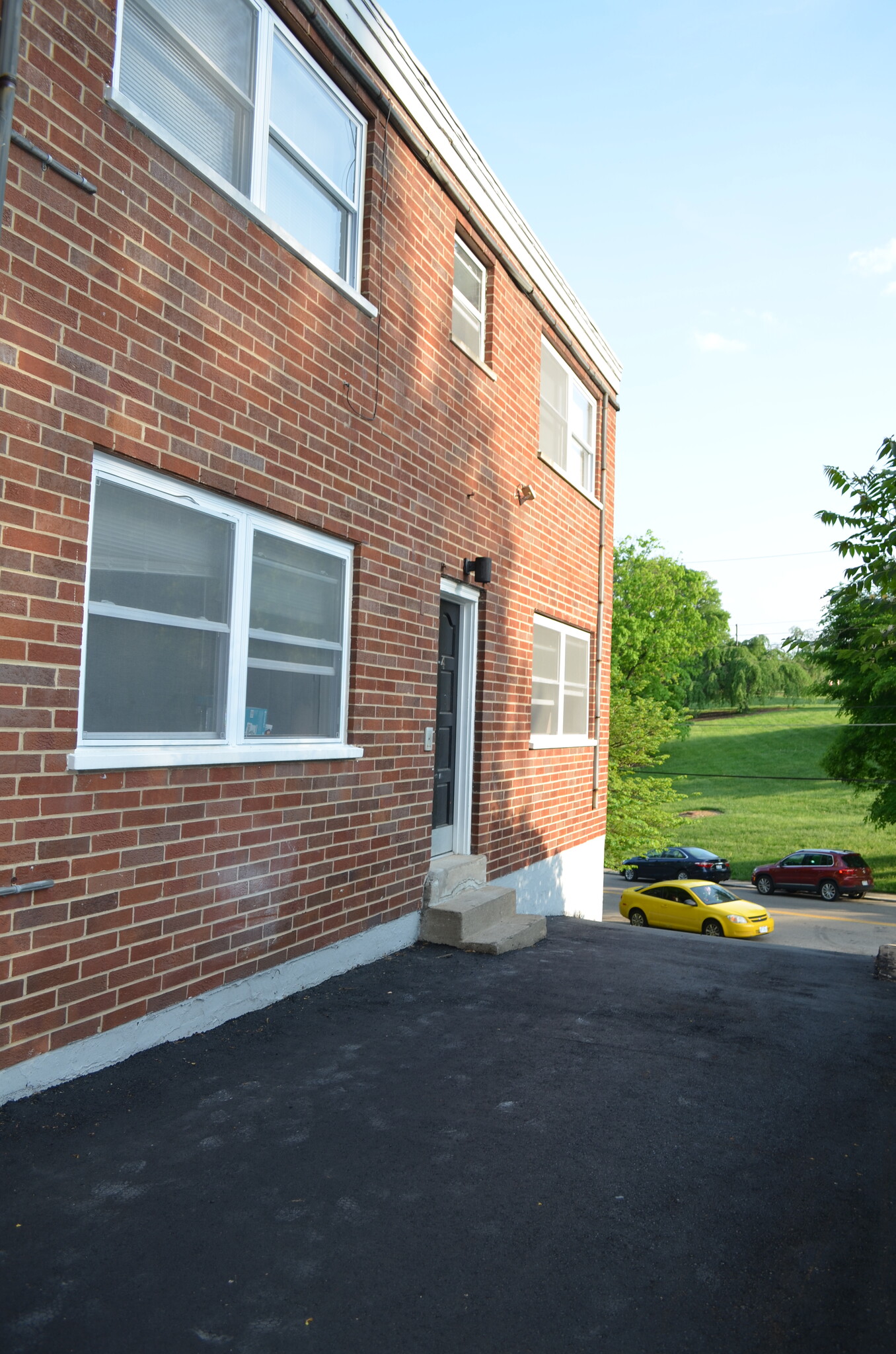 Building Photo - 2116 Kemper Ln