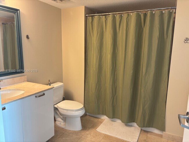 Building Photo - 1800 N Bayshore Dr