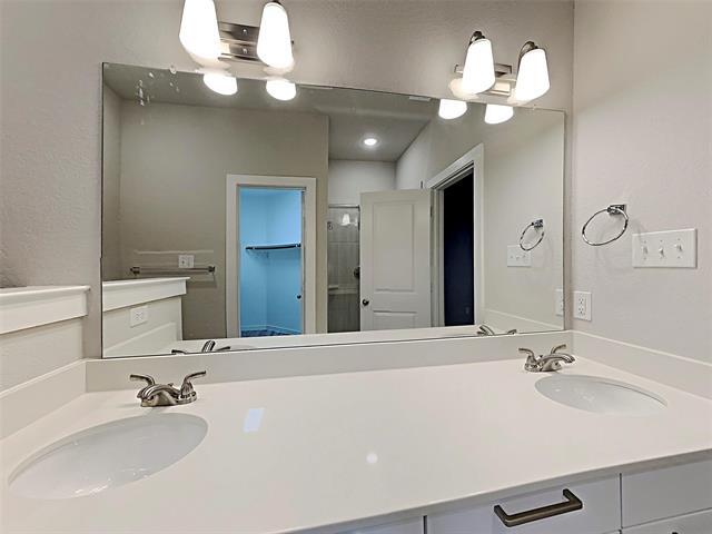 Building Photo - 1325 Creekbank Dr