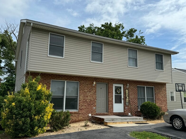 Duplex in sought after location - 45 S Colonial Dr