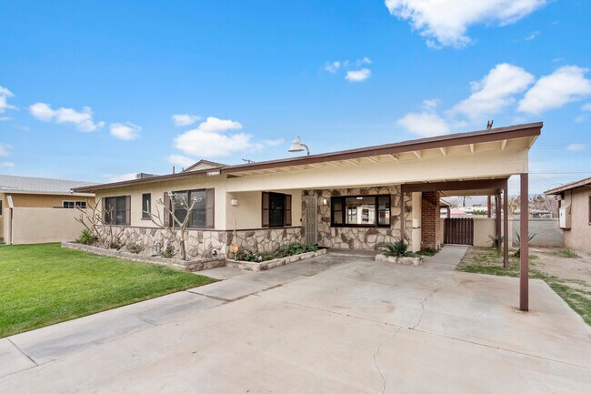 Building Photo - 82172 Sierra Ave