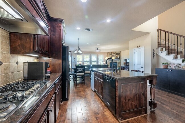 Building Photo - 810 Miramar Dr