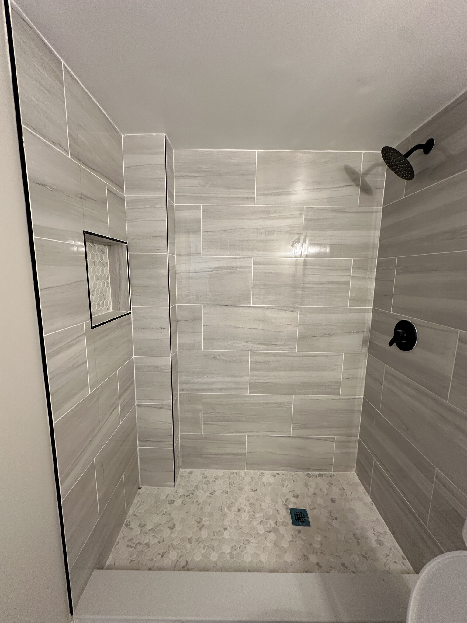 Newly renovated bathroom. - 18712 Capella Ln