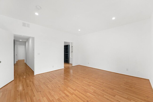 Primary en-suite, view 2 - 1745 S Bentley Ave