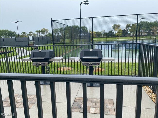 Building Photo - 3261 Altimira Dr