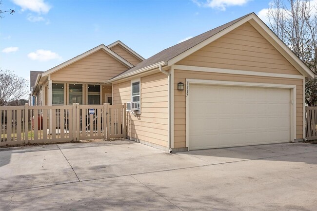 Building Photo - 1117 Nevarez