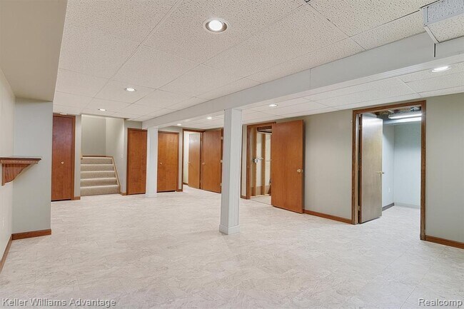 Building Photo - 40051 Finley Dr