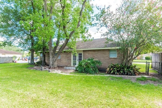 Building Photo - 405 Bellmar Ln